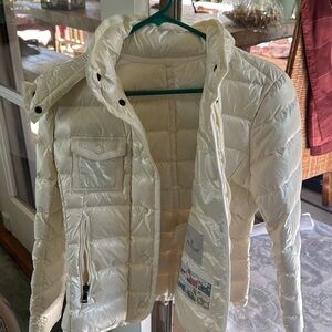 White 90 perfect down and 10 percent feather down jacket with hood